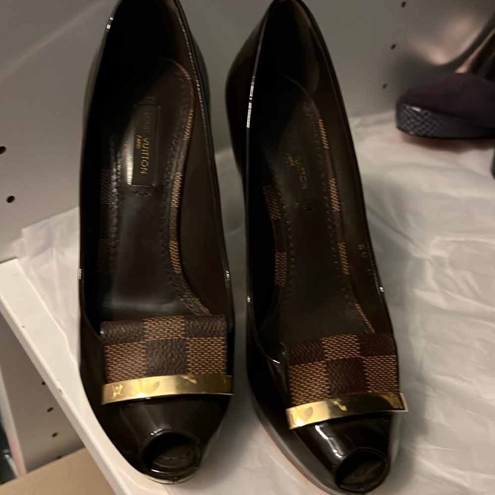 Authentic Louis Vuitton heels New size 35